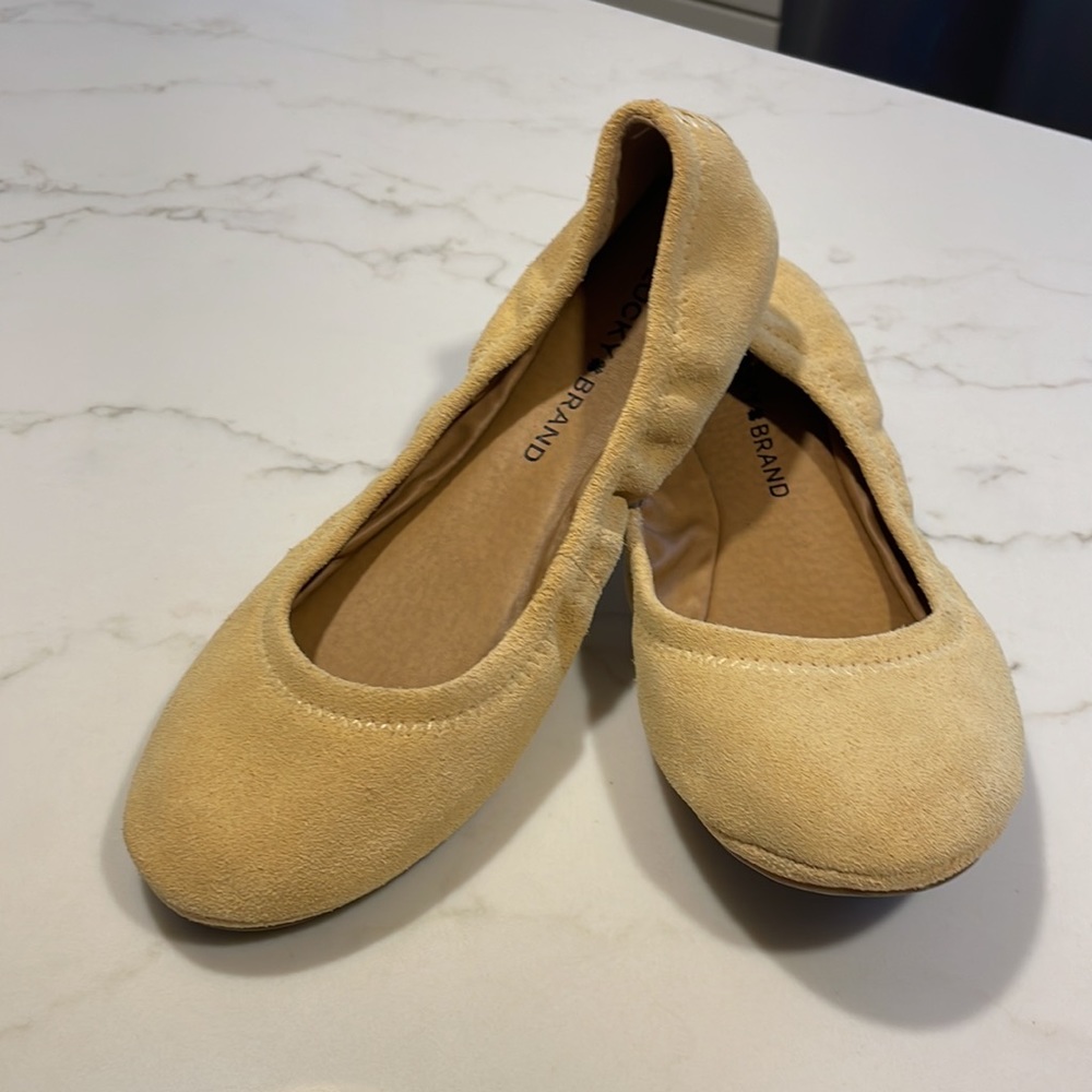 LUCKY BRAND LP-ERIN mustard colored ballet flats. Size 7M. Brand new condition.